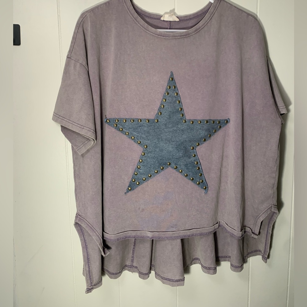 Easel Star studded Lavender/stone mineral washed Top
